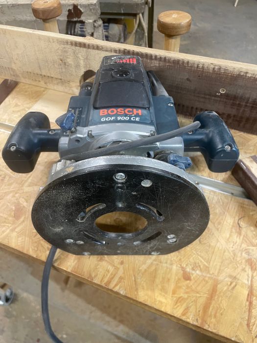 Frezarka bosch GOF 900 CE