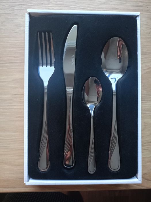 Komplet sztućców Ambition 4 osoby + łyżeczki do kawy latte