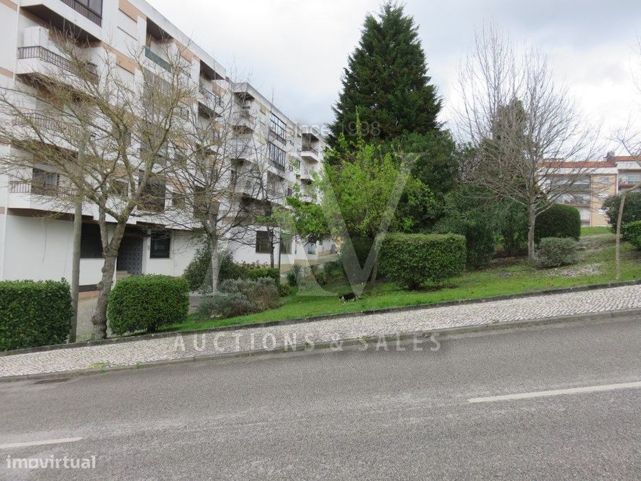 Loja/escritório/potencial apartamento, sito no Planalto, Leiria.