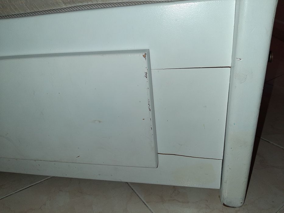 Duas camas individuais +escrivaninha