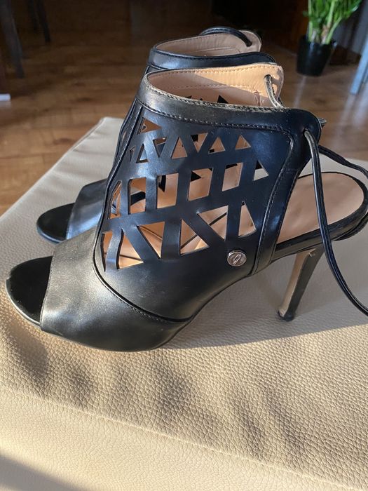 Botki Guess czarne rozmiar 38