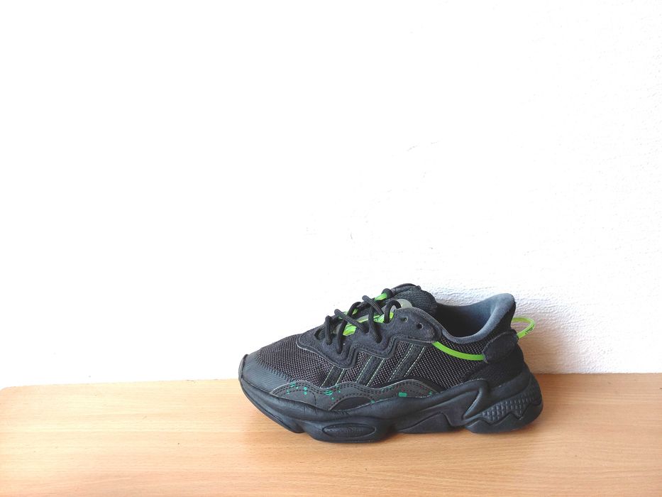 Класні кросівки Adidas ozweego 35,5 р. устілка 22,5 см.