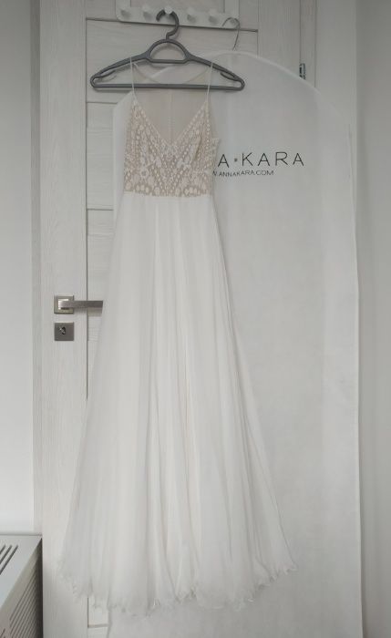 Delikatna, zwiewna suknia- Anna Kara