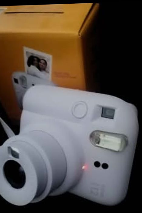Máquina Fotográfica Instantânea FUJIFILM Instax Mini 12 (Lilás)