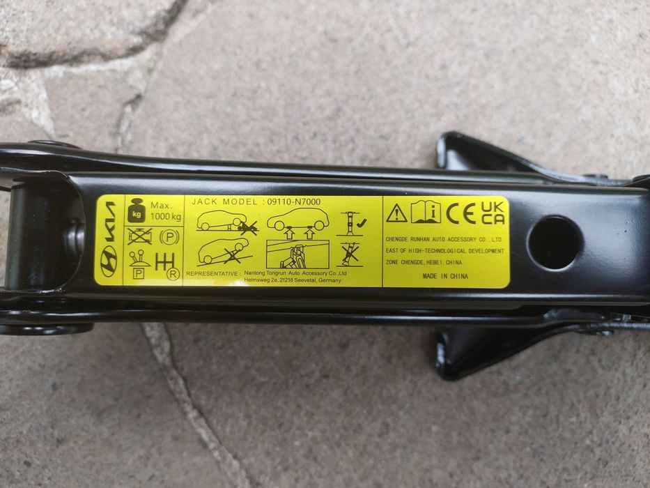 Домкрат та набір інструментів для Hyundai Tucson NX4 / Kia Sportage