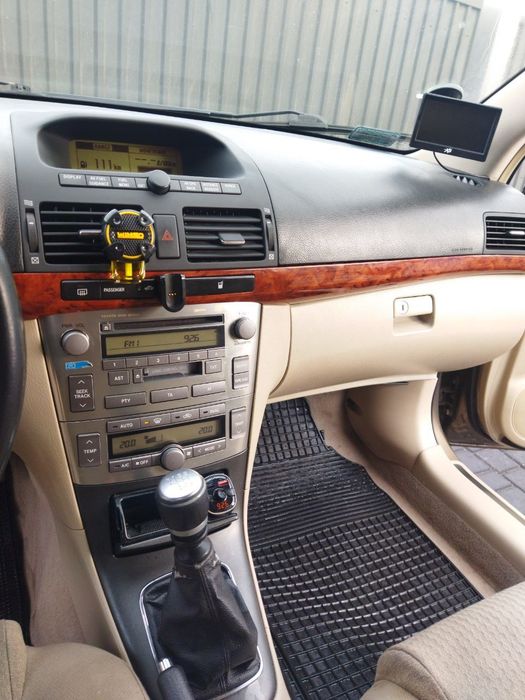 Toyota avensis 2.2 дизель
