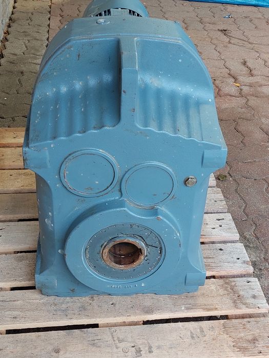 Motoreduktor 2.2kw. 5,5obr. z hamulcem. Sew. FA97