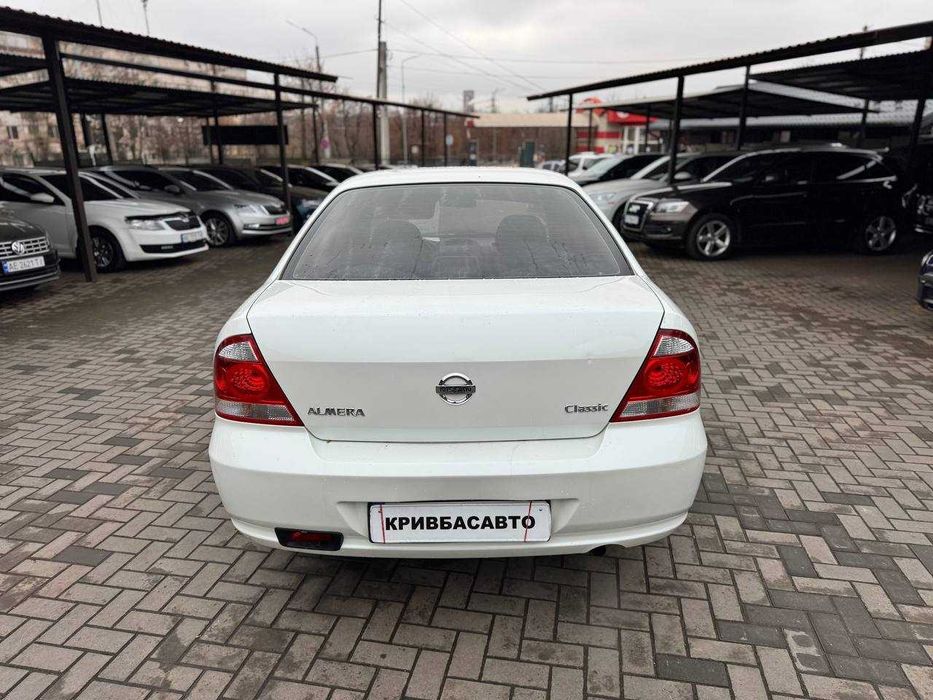 Nissan Almera 2010