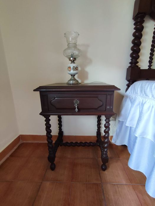 Mobília de quarto antigo completo