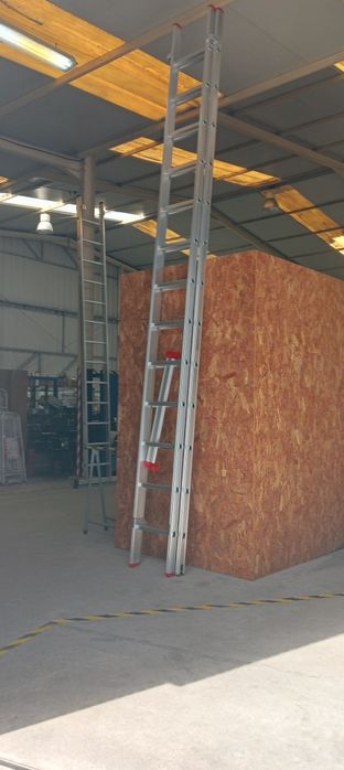 Escada Profissional Dupla 2x4m (7m Úteis) Degrau Quadrado - Alumínio 6060