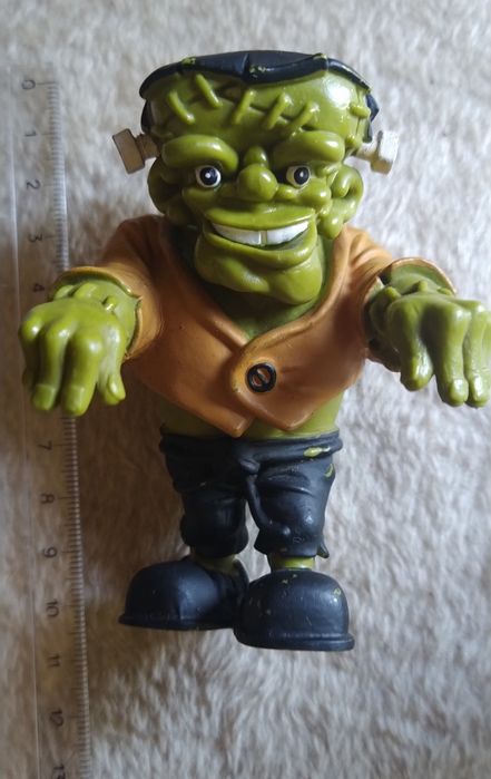 Boneco da coleção monstros Maia Borges