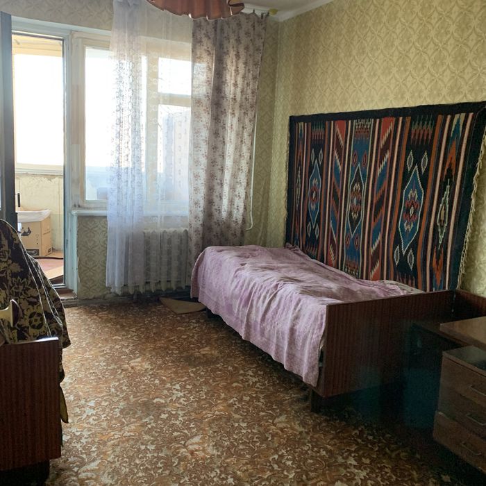 КРЕС Продаж 3 кім.квартири з окремими кімнатами, новими вікнами на 7поверсі, є дві лоджіі,кухня девять квадратів , на Нарвській поряд ріка  СЕРТИФІКАТ