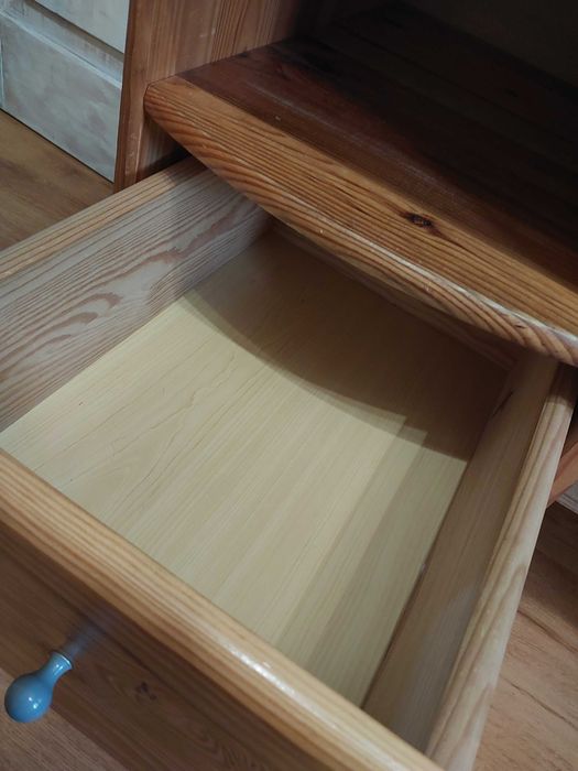 biurko z drewna sosnowego