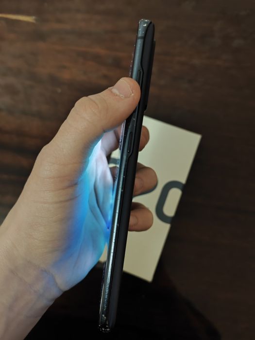 Продам samsung s20 fe 8/256