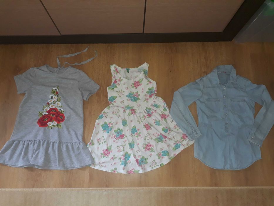 ubranka dziewczęce 122/128 super stan i jakość