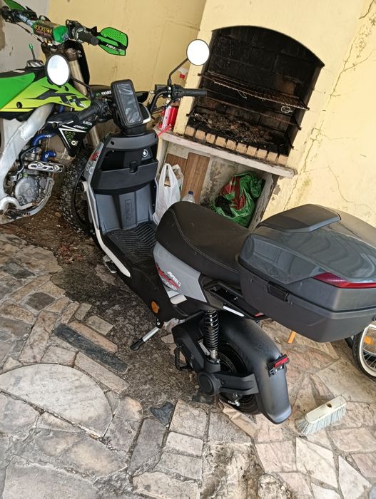 Moto elétrica zerada