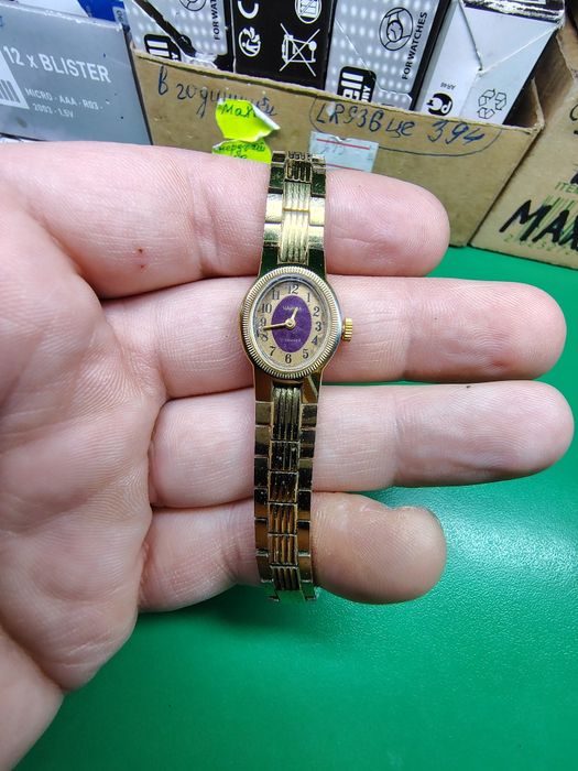 Продам винтажные женские часы ЧАЙКА.