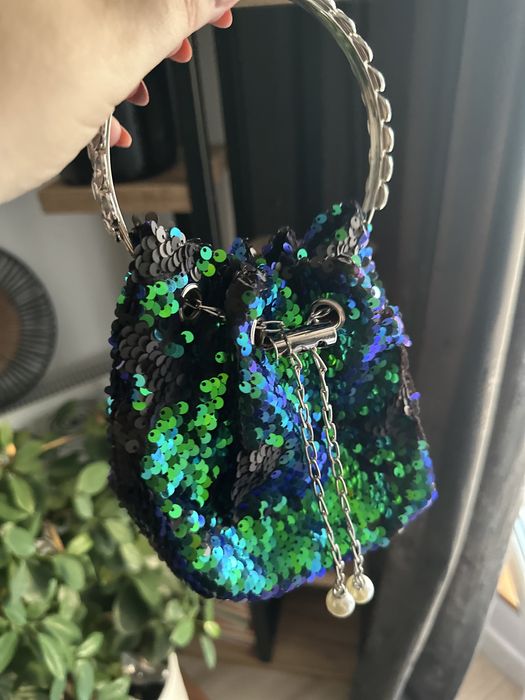 Torebka worek cekinowa z łańcuszkiem na ramię - mała