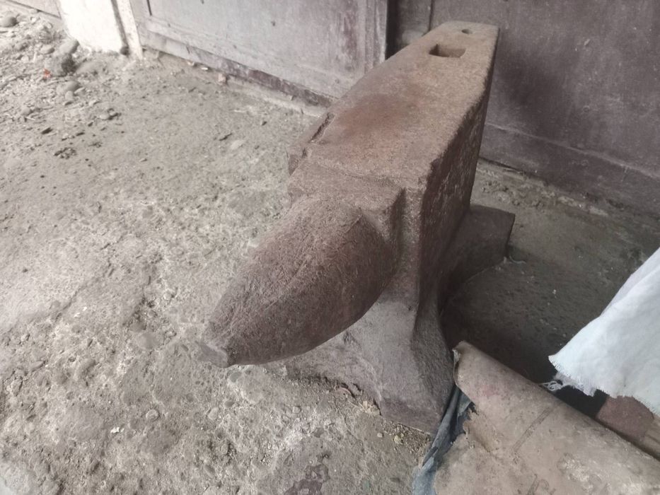 Наковальня для слюсарних та ковальських робіт