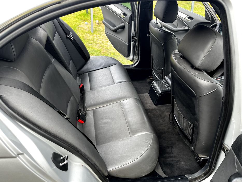 samochód osobowy bmw