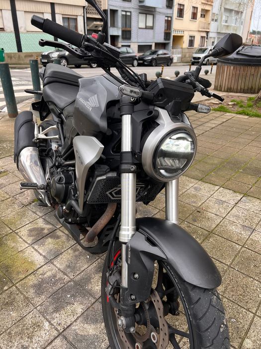 CB 300r 2019 com ABS .