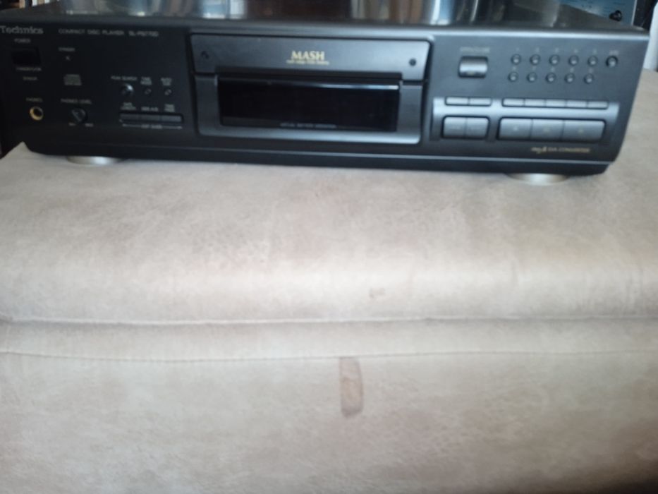 Продам CD проигрыватель technics sl-ps 770d.  В
