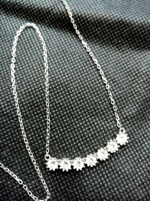 Срібне кольє з цирконами
