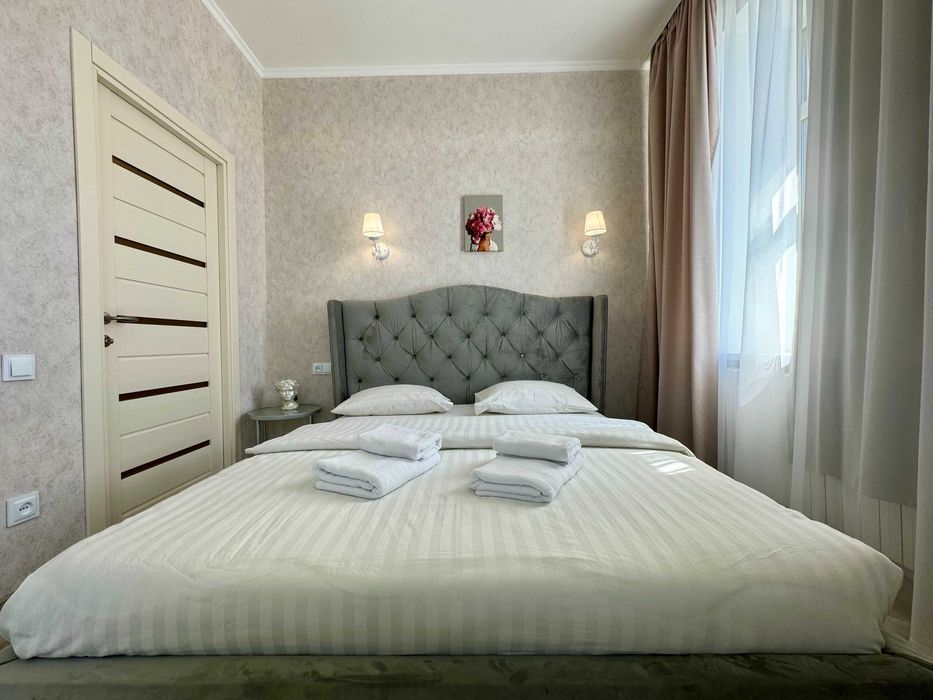 ApartPoltava Світлі 3-кімнатні апартаменти, ЦЕНТРА МІСТА ,КВЕД 5510