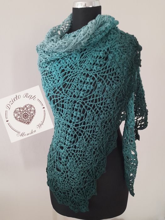 Chusta robiona na szydełku