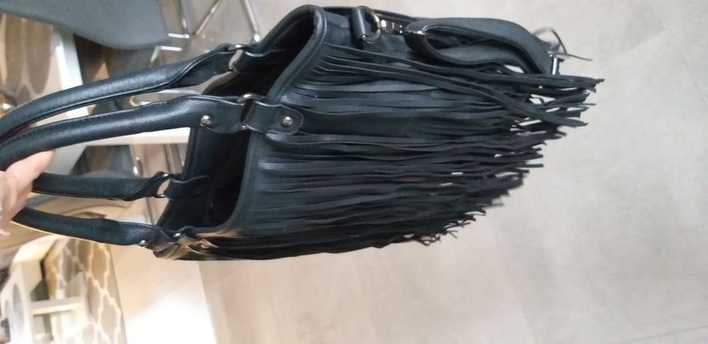 Torebka czarna boho  z frędzlami