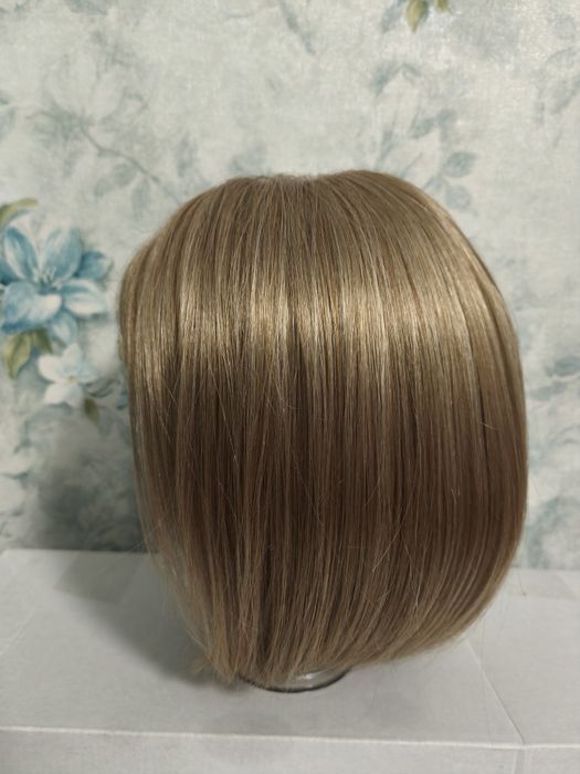 Продаю парики каре