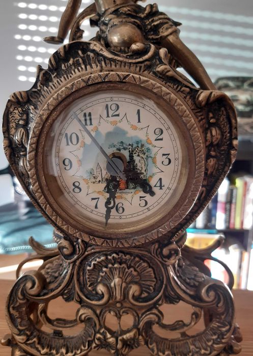 Antigo Relógio de Mesa em latão maciço