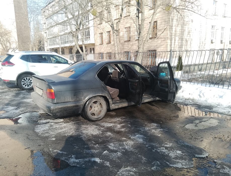 Продам bmw e34  двигатель м50 2,5 бензин,газ