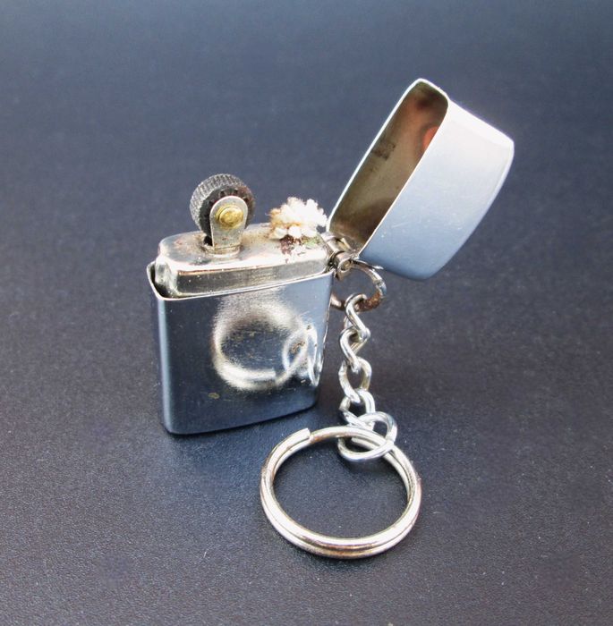 1960's Pequeno Isqueiro / Porta-chaves a Gasolina