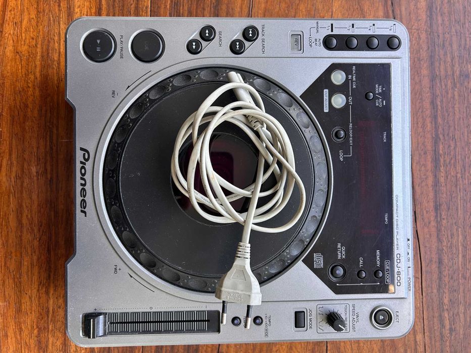 Par de leitores Pioneer CDJ 800 a funcionar. (preço do par)
