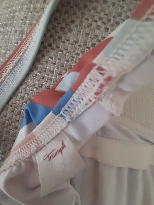 TRIUMPH  - Kostium kąpielowy jednoczęściowy. Rozmiar 42/C