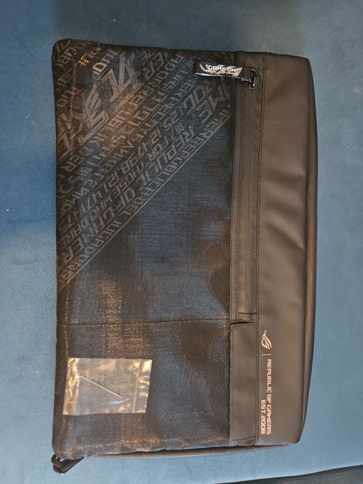 Portable gaming monitor ASUS ROG Strix XG16AHP with accessories