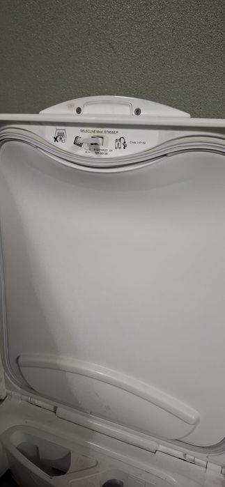 Máquina de lavar roupa 5.5kg porta cima praticamente nova