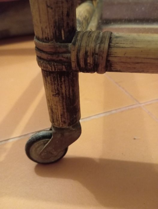 Carrinho de chá em bambu