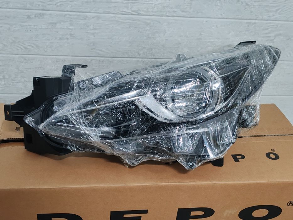 Фара ліва  Mazda 3  13-17 xenon
