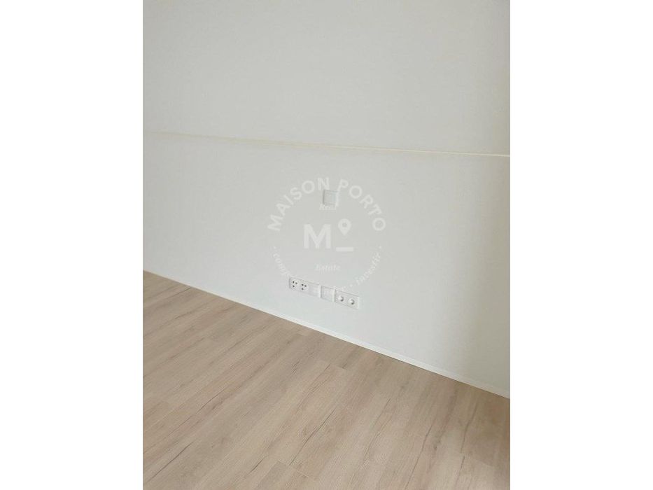 Apartamento T3 com Suite, Varanda com churrasqueira e Box de Garage...
