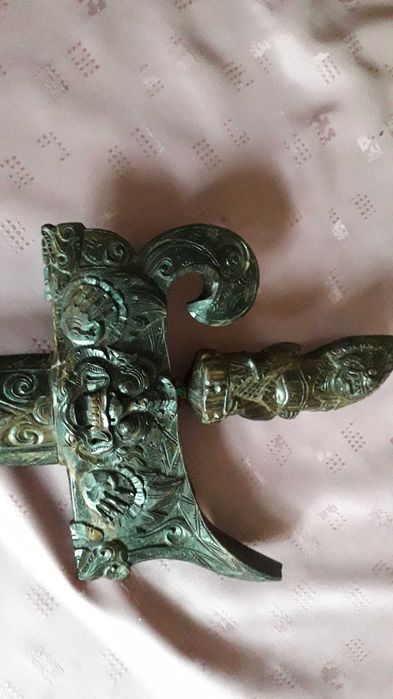 Kriss rzeźbiona rękojeść i pochwa , Indonezja