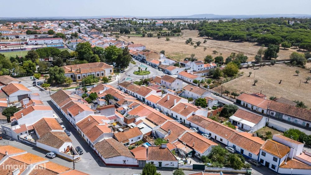 Moradia T2 renovada com espaço exterior e possibilidade de piscina, lo
