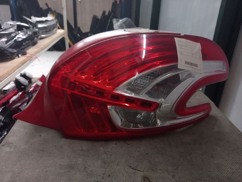 Farolim stop direito Peugeot 208 12 - / 9672628380
