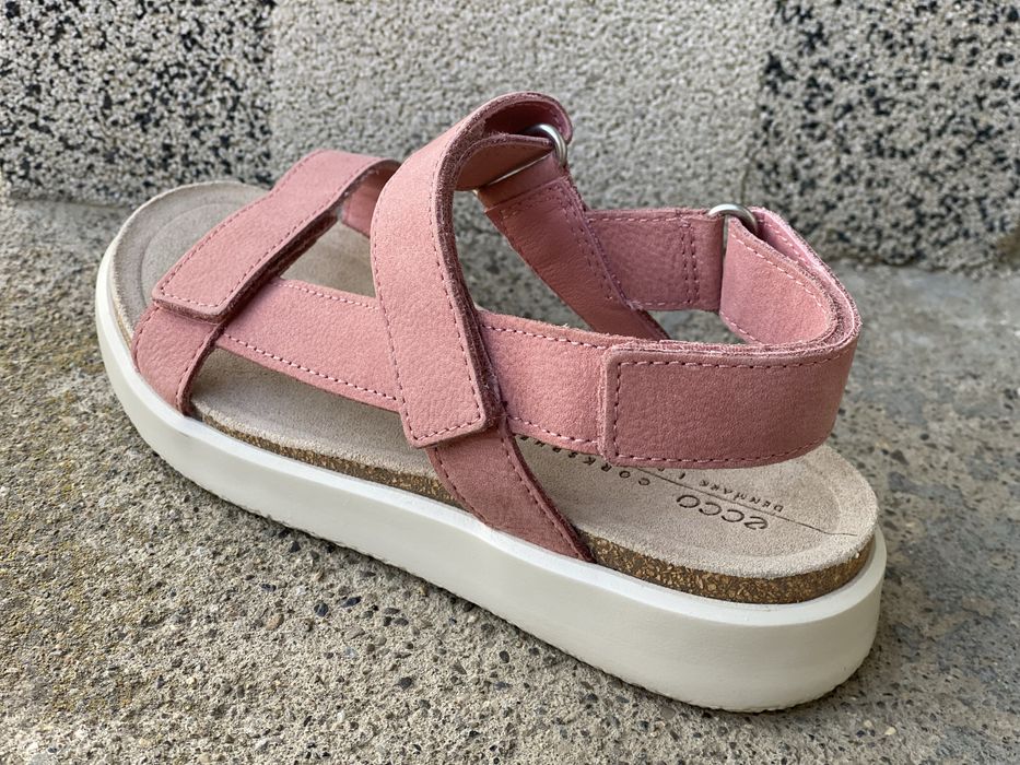 Шкіряні босоніжки сандалі ecco flowt 32 p.