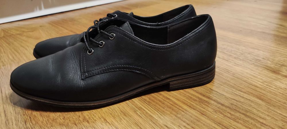 Skórzane półbuty tamaris