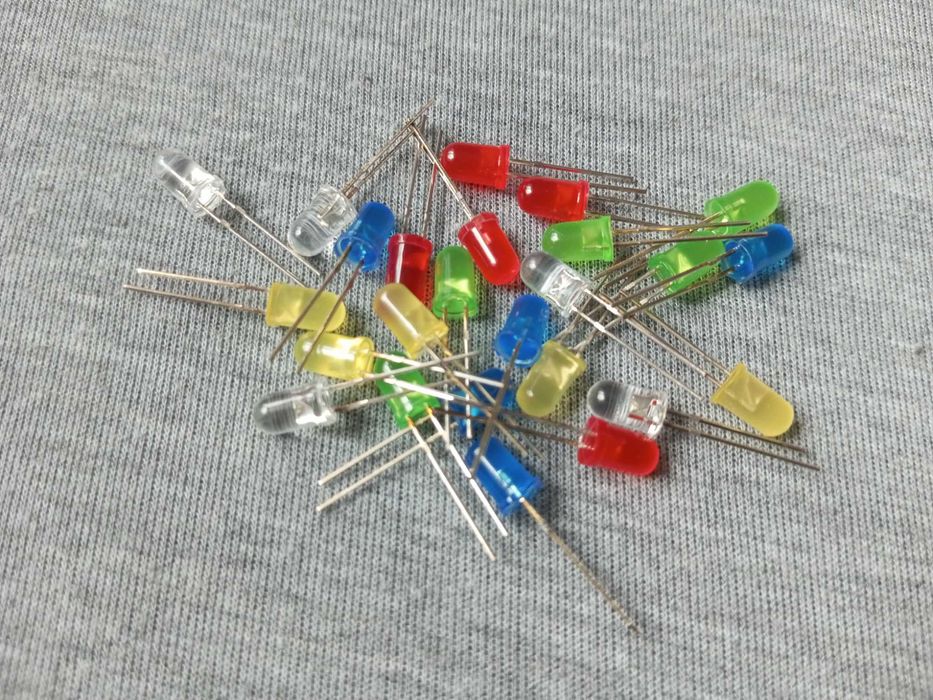 світлодіод мигаючий на 220в кольоровий