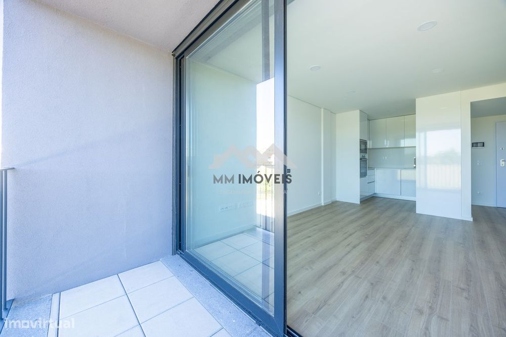 Apartamento T1 Novo |  Polo Universitário  | S. João | Varanda | Garag
