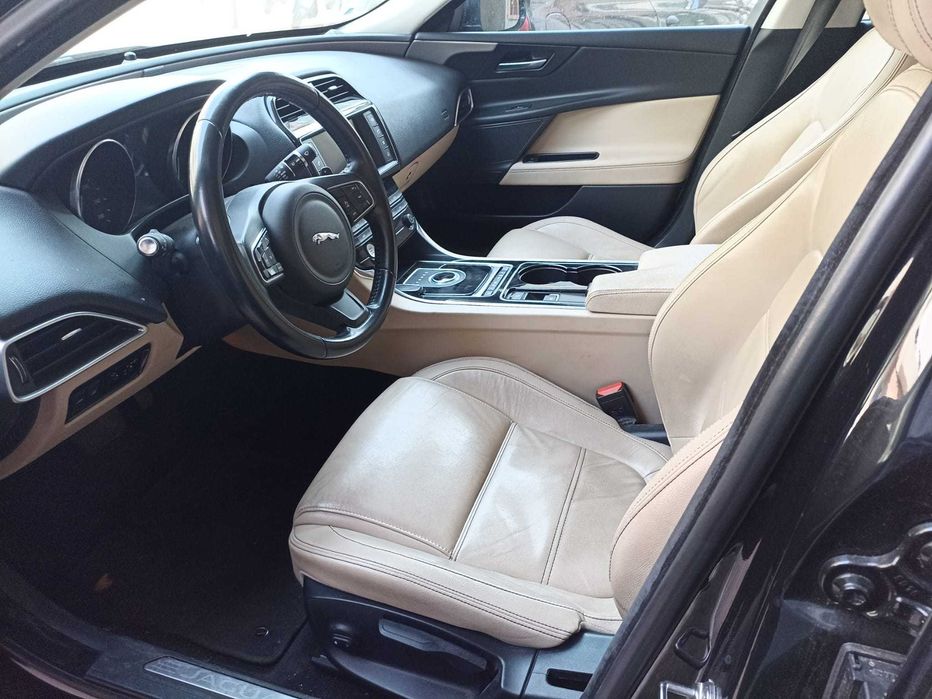 Jaguar XE — fotografia 4