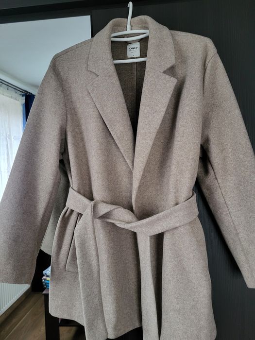 Sprzedam krótki płaszczyk